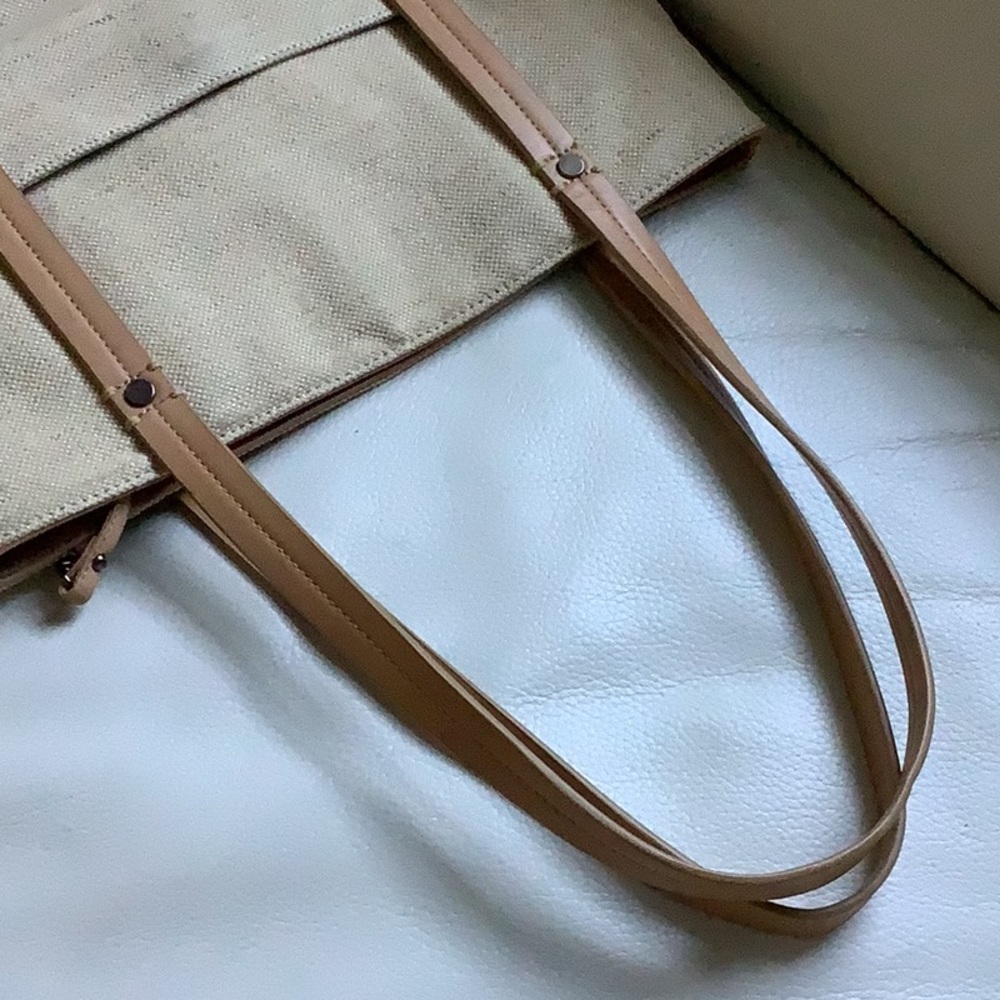 Sherpani Hadley Jet in cream travel bag - Picture 8 of 9